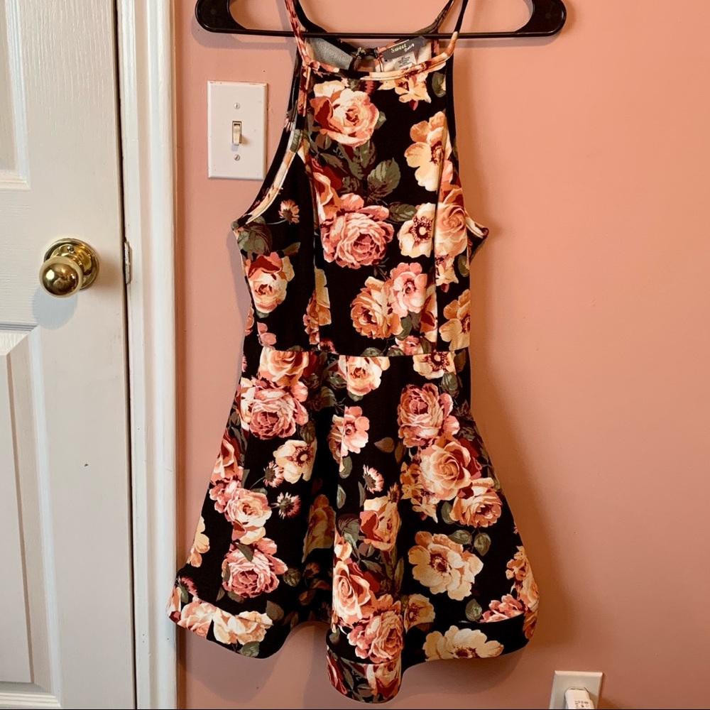 Sweet Daisy size medium floral dress